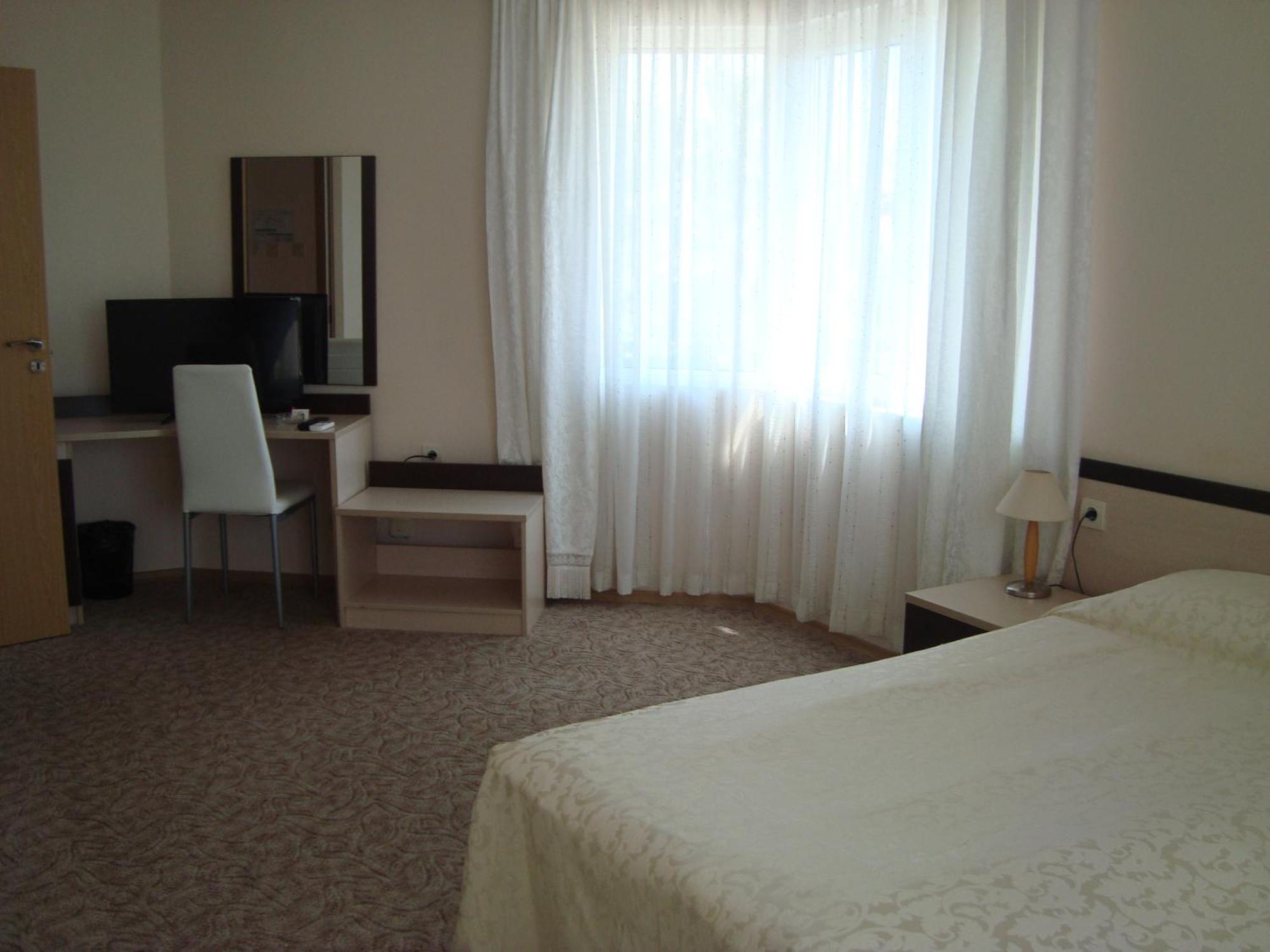 Hotel Astra Ravda Kültér fotó